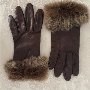 Elegant Brown Leather Gloves with Fur Trim